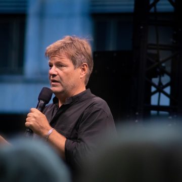 politika-fun Промяната българският избирател: апатия, популизъм или нова култура