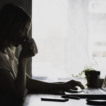 Защо сме по-уморени от всякога